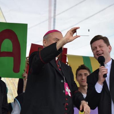 2 mai: Oneşti: Ziua Tineretului în Dieceza de Iaşi. Foto: Raluca Cocuţ, Alexandru Pricopee şi Cristian Stancu