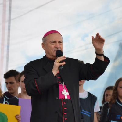 2 mai: Oneşti: Ziua Tineretului în Dieceza de Iaşi. Foto: Raluca Cocuţ, Alexandru Pricopee şi Cristian Stancu