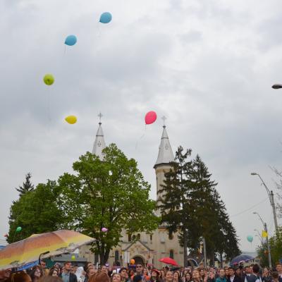 2 mai: Oneşti: Ziua Tineretului în Dieceza de Iaşi. Foto: Raluca Cocuţ, Alexandru Pricopee şi Cristian Stancu