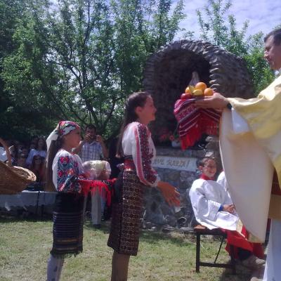 10 mai: Valea Mică: Hramul comunităţii
