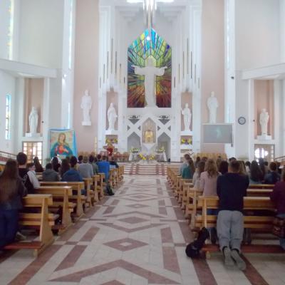 13 mai: Bacău (centru): Liceenii în rugăciune Prin Maria la Isus 13 mai: Iugani: Ziua Bolnavului