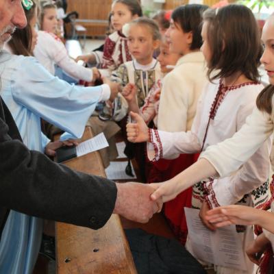 16 mai: Tămăşeni: Ziua Bolnavului