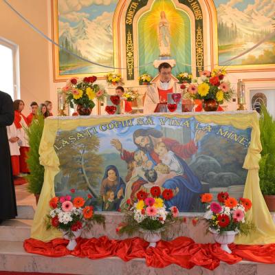 17 mai: Ciugheş: Prima Spovadă şi prima sfântă Împărtăşanie