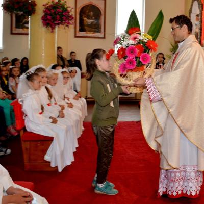 17 mai: Ciugheş: Prima Spovadă şi prima sfântă Împărtăşanie