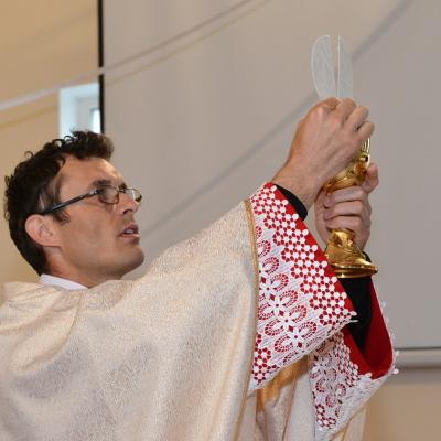 17 mai: Ciugheş: Prima Spovadă şi prima sfântă Împărtăşanie