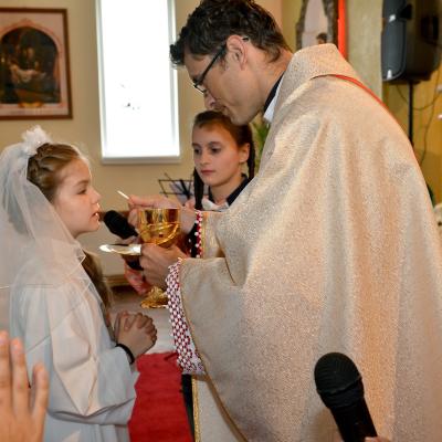 17 mai: Ciugheş: Prima Spovadă şi prima sfântă Împărtăşanie