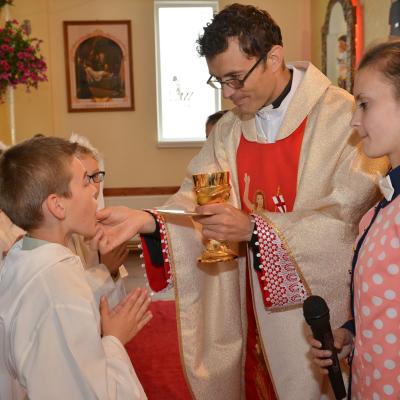 17 mai: Ciugheş: Prima Spovadă şi prima sfântă Împărtăşanie