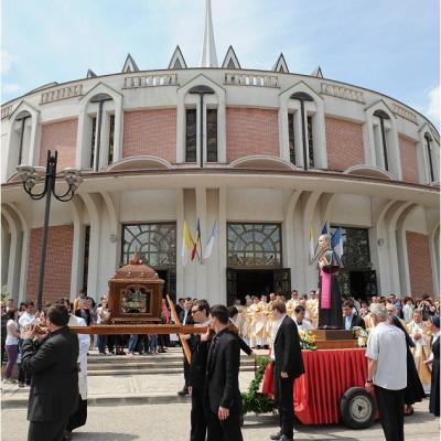 17 mai: Iaşi (catedrală): Liturghie la 1 an de la beatificarea ep. Anton Durcovici