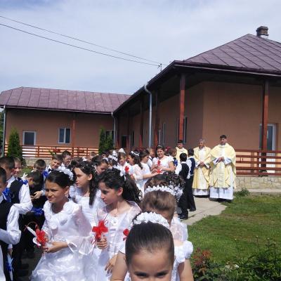 17 mai: Cleja "Sfântul Francisc": Prima sfântă Împărtăşanie