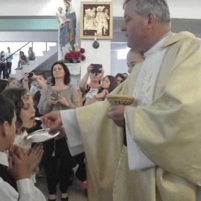 17 mai: Cleja "Sfântul Francisc": Prima sfântă Împărtăşanie