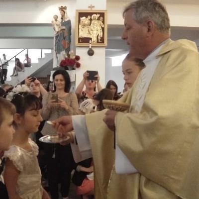 17 mai: Cleja "Sfântul Francisc": Prima sfântă Împărtăşanie