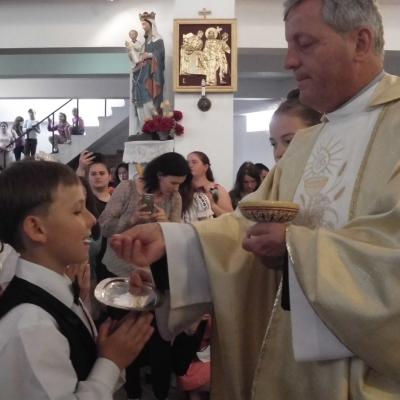 17 mai: Cleja "Sfântul Francisc": Prima sfântă Împărtăşanie