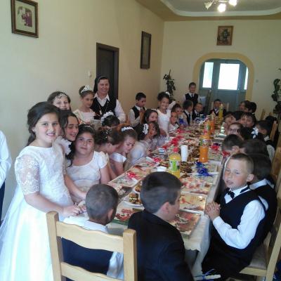 17 mai: Cleja "Sfântul Francisc": Prima sfântă Împărtăşanie