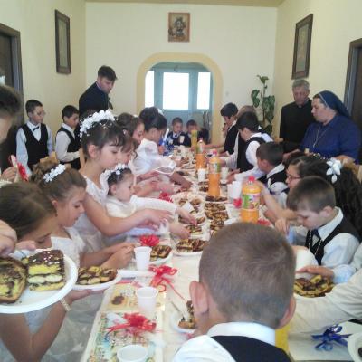17 mai: Cleja "Sfântul Francisc": Prima sfântă Împărtăşanie