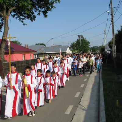 24 mai: Baraţi: Rusalii, hram şi pelerinaj