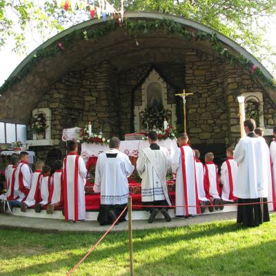24 mai: Baraţi: Rusalii, hram şi pelerinaj