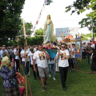 24 mai: Baraţi: Rusalii, hram şi pelerinaj