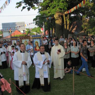 24 mai: Baraţi: Rusalii, hram şi pelerinaj