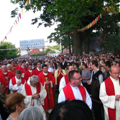 24 mai: Baraţi: Rusalii, hram şi pelerinaj