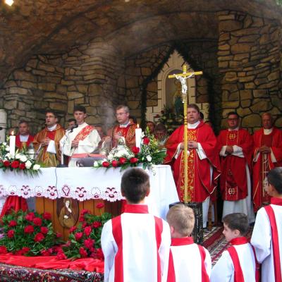 24 mai: Baraţi: Rusalii, hram şi pelerinaj