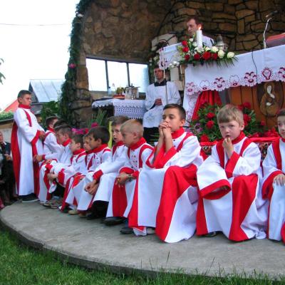 24 mai: Baraţi: Rusalii, hram şi pelerinaj