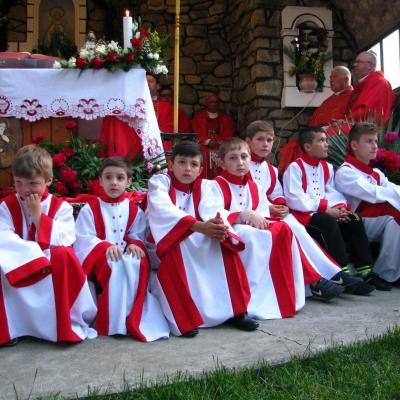 24 mai: Baraţi: Rusalii, hram şi pelerinaj