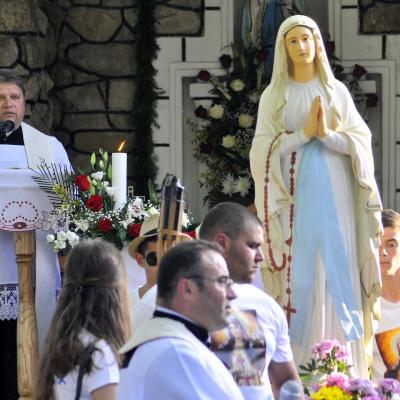 24 mai: Baraţi: Rusalii, hram şi pelerinaj