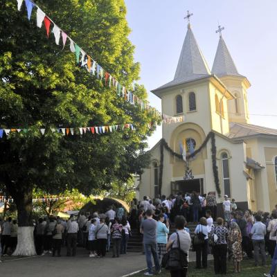 24 mai: Baraţi: Rusalii, hram şi pelerinaj