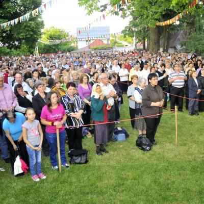 24 mai: Baraţi: Rusalii, hram şi pelerinaj