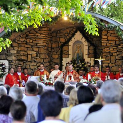 24 mai: Baraţi: Rusalii, hram şi pelerinaj