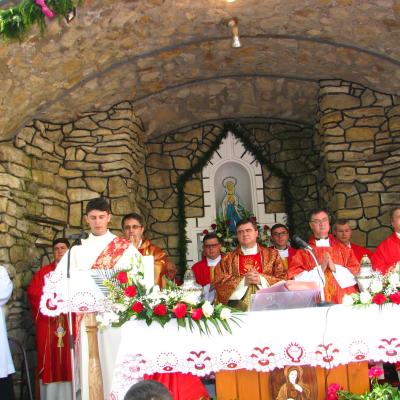 24 mai: Baraţi: Rusalii, hram şi pelerinaj