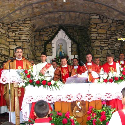 24 mai: Baraţi: Rusalii, hram şi pelerinaj