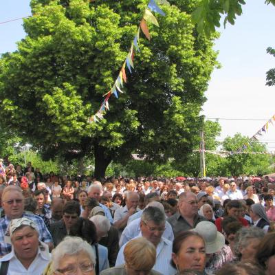 24 mai: Baraţi: Rusalii, hram şi pelerinaj