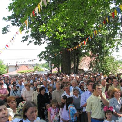 24 mai: Baraţi: Rusalii, hram şi pelerinaj