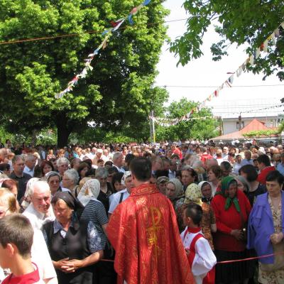 24 mai: Baraţi: Rusalii, hram şi pelerinaj