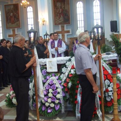 27 mai: Tămăşeni: Funeraliile părintelui Damian Vătămănelu