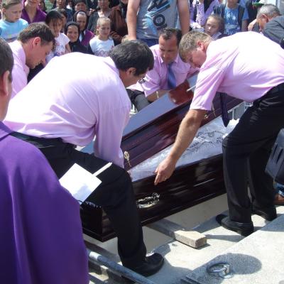 27 mai: Tămăşeni: Funeraliile părintelui Damian Vătămănelu