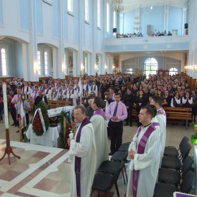 27 mai: Tămăşeni: Funeraliile părintelui Damian Vătămănelu