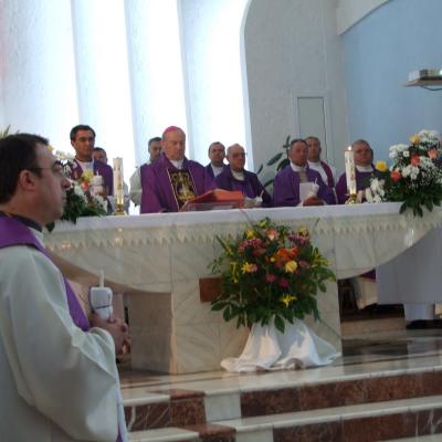 27 mai: Tămăşeni: Funeraliile părintelui Damian Vătămănelu