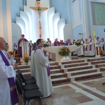 27 mai: Tămăşeni: Funeraliile părintelui Damian Vătămănelu