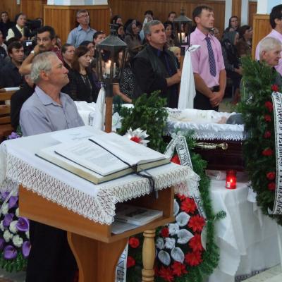 27 mai: Tămăşeni: Funeraliile părintelui Damian Vătămănelu