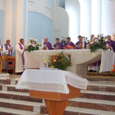 27 mai: Tămăşeni: Funeraliile părintelui Damian Vătămănelu