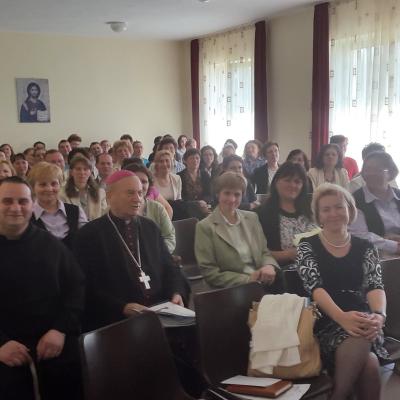 30 mai: Traian: Simpozionul naţional "Şcoala - pedagog al vocaţiei"