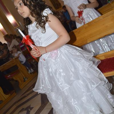 31 mai: Huşi-Corni: Prima Sfântă Împărtăşanie alături de episcopul Aurel Percă