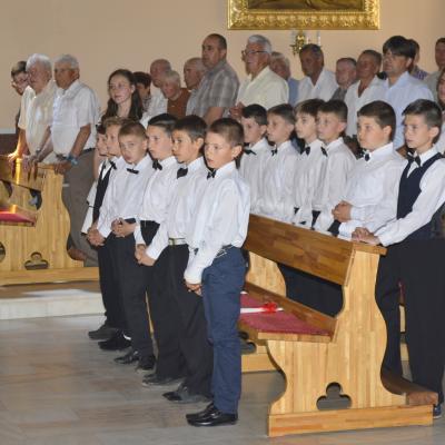 31 mai: Huşi-Corni: Prima Sfântă Împărtăşanie alături de episcopul Aurel Percă