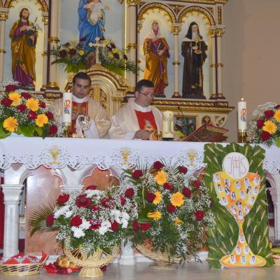 31 mai: Huşi-Corni: Prima Sfântă Împărtăşanie alături de episcopul Aurel Percă