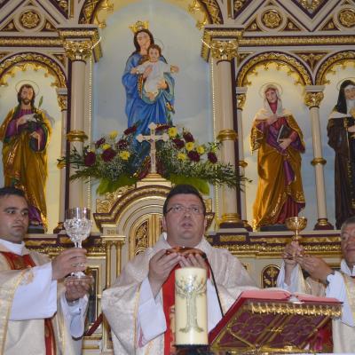 31 mai: Huşi-Corni: Prima Sfântă Împărtăşanie alături de episcopul Aurel Percă