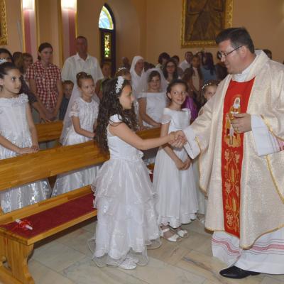 31 mai: Huşi-Corni: Prima Sfântă Împărtăşanie alături de episcopul Aurel Percă