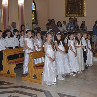 31 mai: Huşi-Corni: Prima Sfântă Împărtăşanie alături de episcopul Aurel Percă