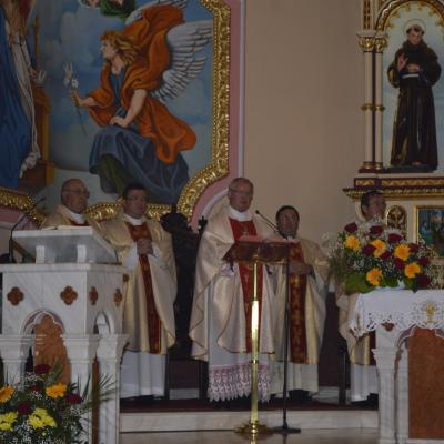 31 mai: Huşi-Corni: Prima Sfântă Împărtăşanie alături de episcopul Aurel Percă